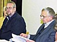 Pfarrgemeinderatsvorsitzender Joachim Trambacz (links) und Pfarrer Ulrich Bleker (rechts) bei der Sitzung im Pfarrheim Sankt Martin. (Foto: Manuela Steller-Lübke)